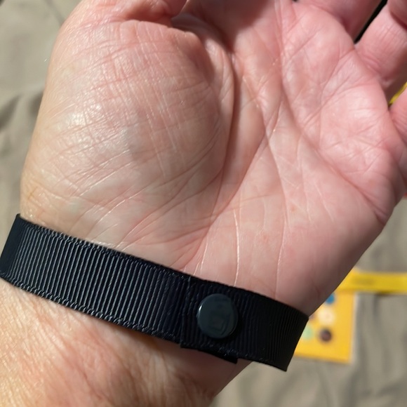 Authentic Fendi watch box and wrap bracelets - Picture 10 of 14